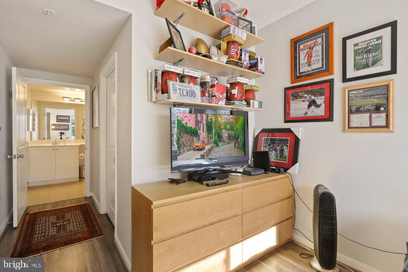 851 North Glebe Road, Unit 520 Arlington, VA 22203 - Photo 20 of 28 a room with furniture and baby crib