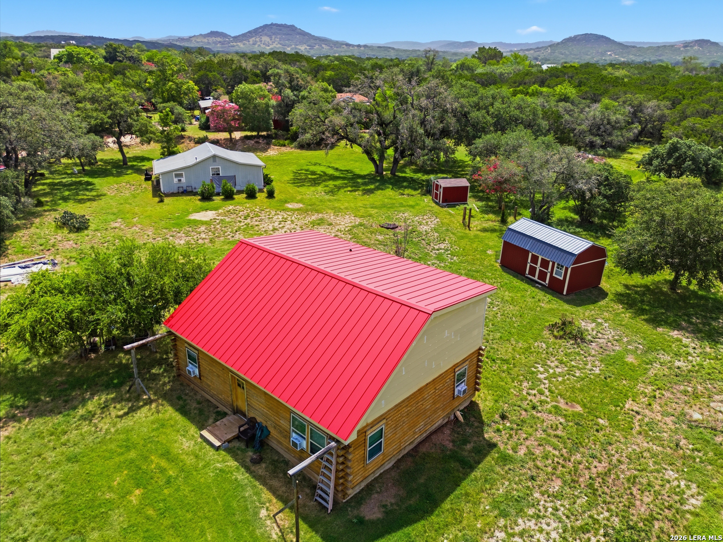 443 Oak Hills Road Pipe Creek, TX 78063 - Photo 4 of 42