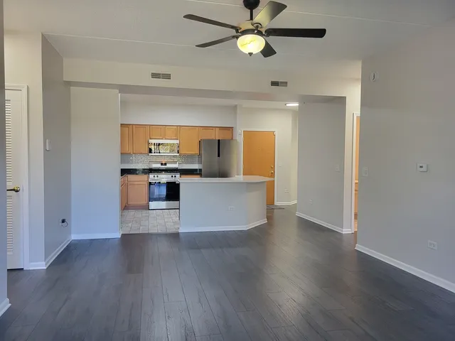 $2,580 | 3451 North Carriageway Drive, Unit 203, Arlington Heights, IL 60004