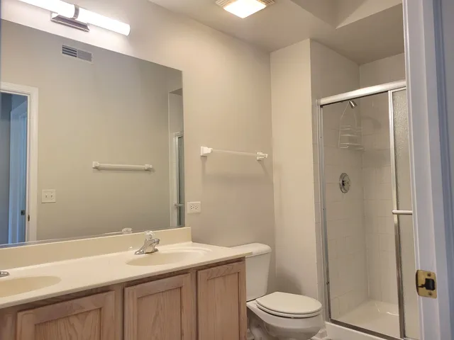 $2,580 | 3451 North Carriageway Drive, Unit 203, Arlington Heights, IL 60004