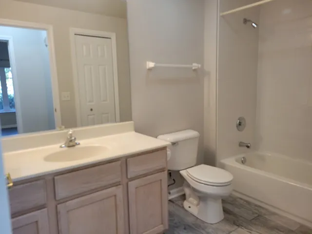 $2,580 | 3451 North Carriageway Drive, Unit 203, Arlington Heights, IL 60004