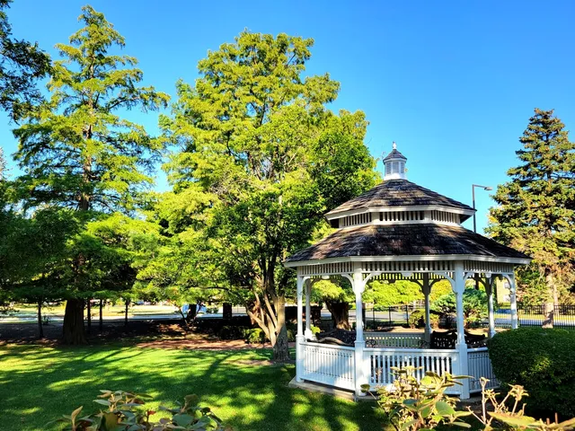 $2,580 | 3451 North Carriageway Drive, Unit 203, Arlington Heights, IL 60004