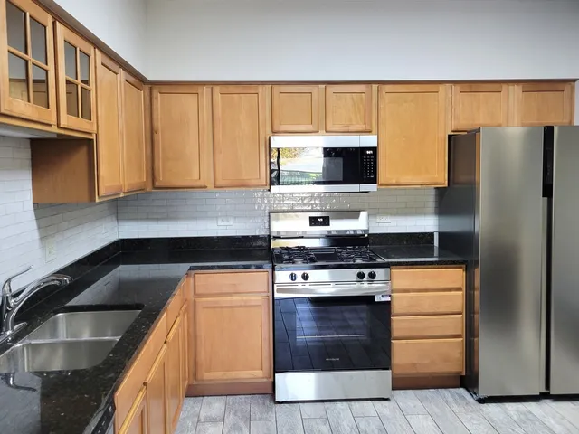 $2,580 | 3451 North Carriageway Drive, Unit 203, Arlington Heights, IL 60004