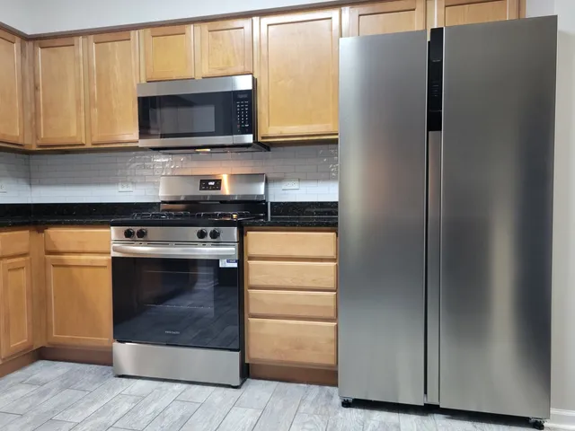 $2,580 | 3451 North Carriageway Drive, Unit 203, Arlington Heights, IL 60004