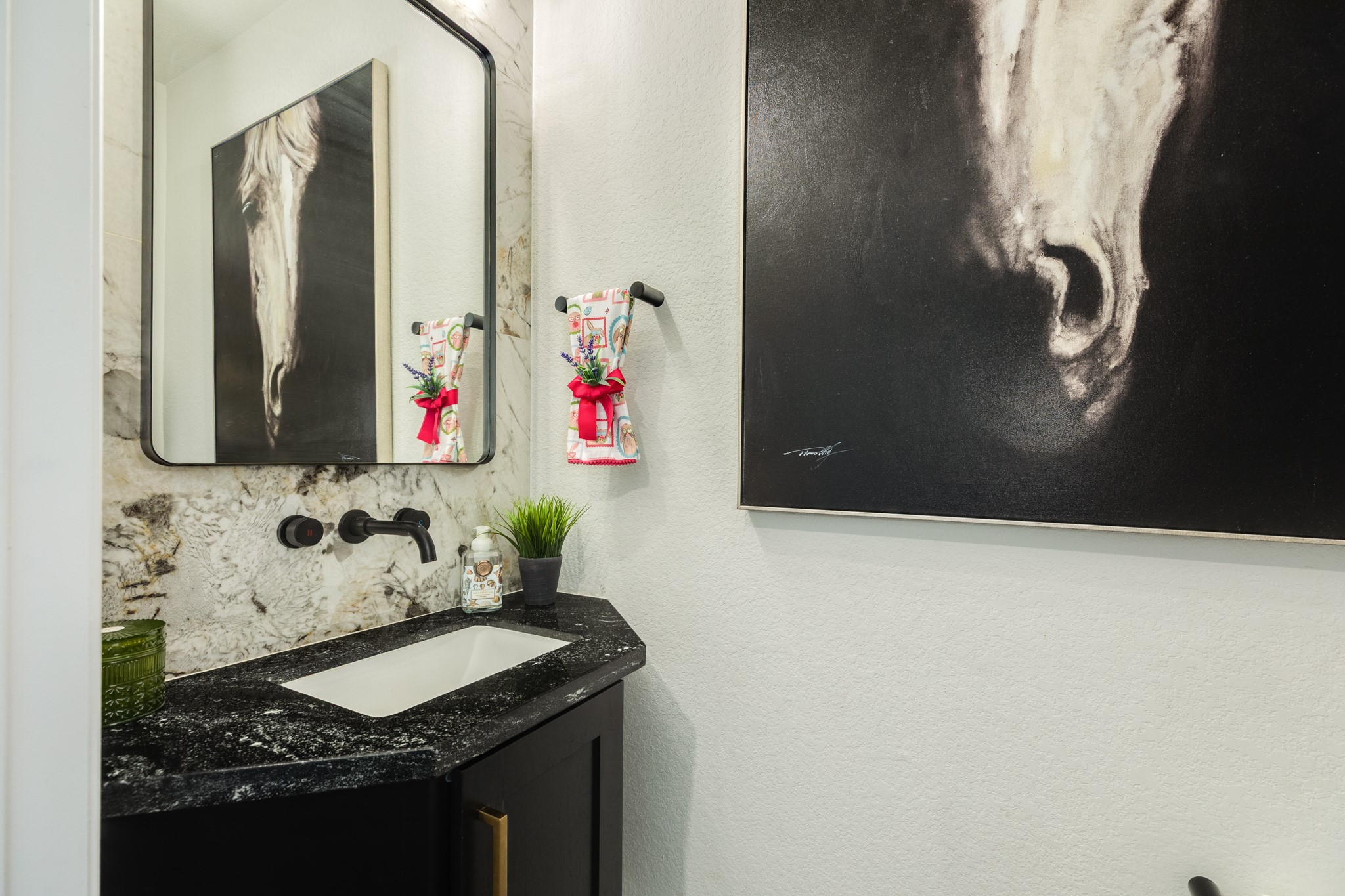 10306 Aldrin Drive Rosharon, TX 77583 - Photo 29 of 50 The updated half bath is conveniently situated on the first floor, offering excellent accommodation for guests.