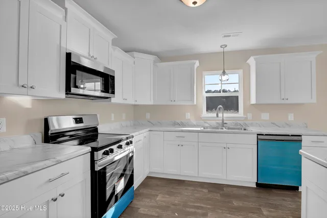 $321,900 | 309 Cotton Hl Place, Unit LOT 91, Hubert, NC 28539