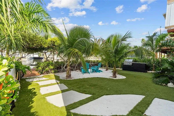a view of a backyard with palm trees