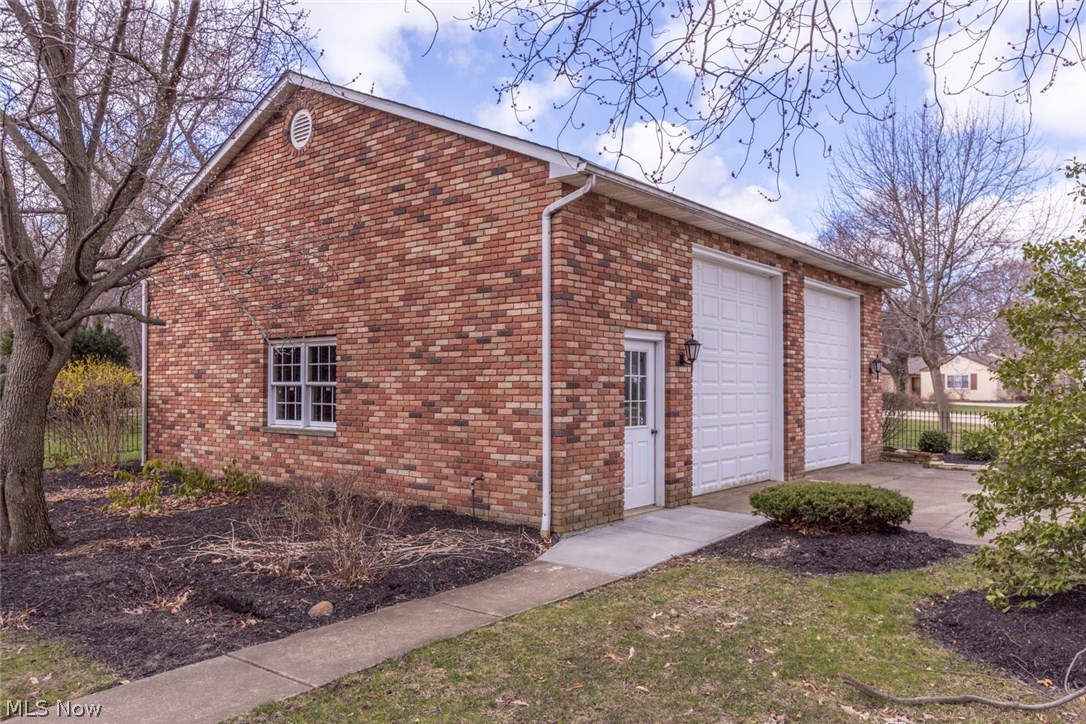 270 Barrington Ridge Road Painesville, OH 44077 - Photo 5 of 35