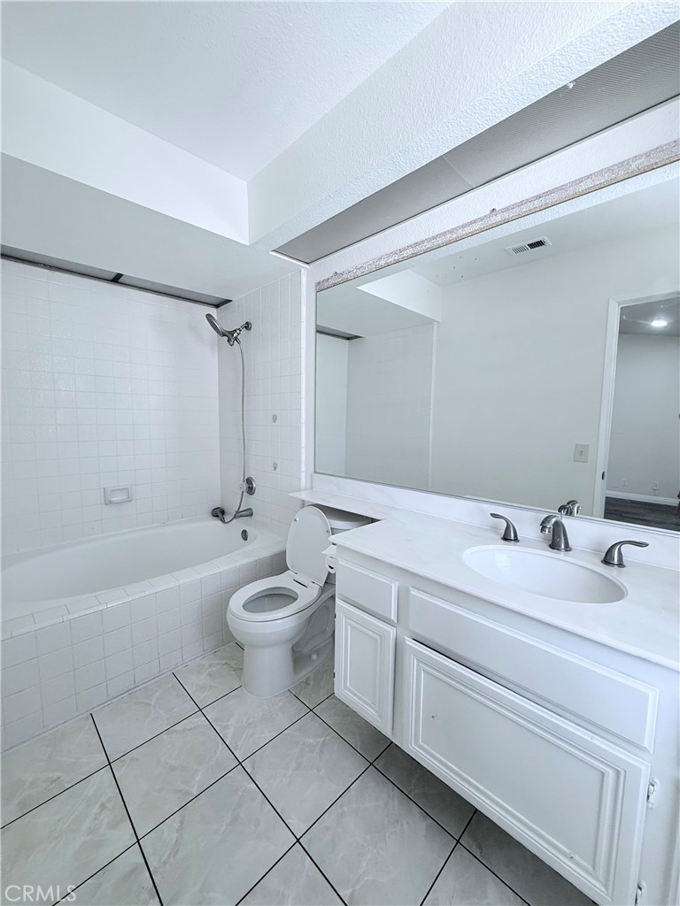 17 Rock Cliff Place Phillips Ranch, CA 91766 - Photo 33 of 38 Master bathroom