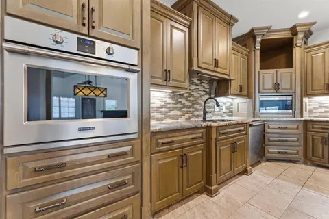 $289,900 | 2018 La Cache Drive, Lake Charles, LA 70601