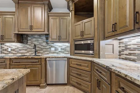 $289,900 | 2018 La Cache Drive, Lake Charles, LA 70601