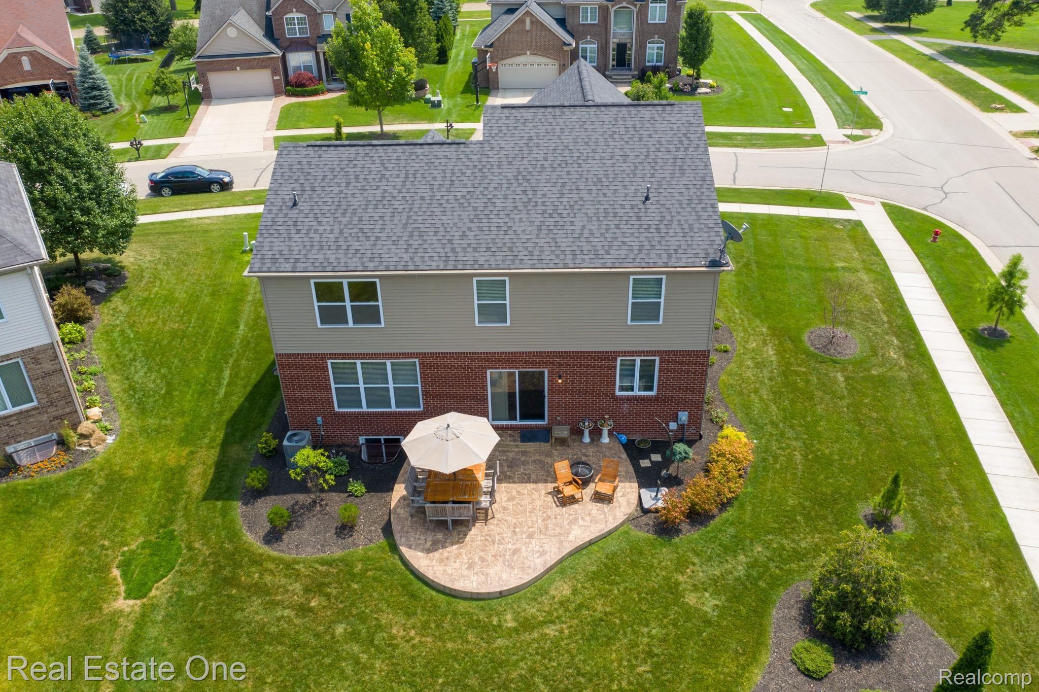 3738 Hogan Circle Rochester, MI 48307 - Photo 3 of 40 DJI_0543.jpg