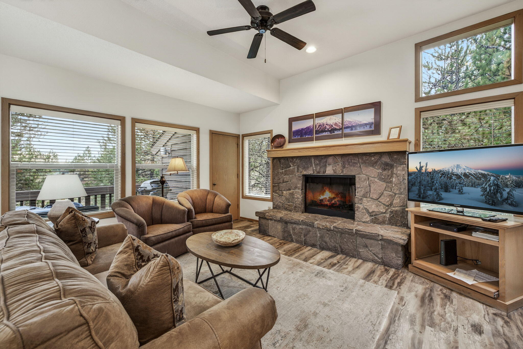 57319 Beaver Ridge Loop, Unit 2 Sunriver, OR 97707 - Photo 10 of 27 2025_12_17_57319_beaver_ridge_loop_unit2