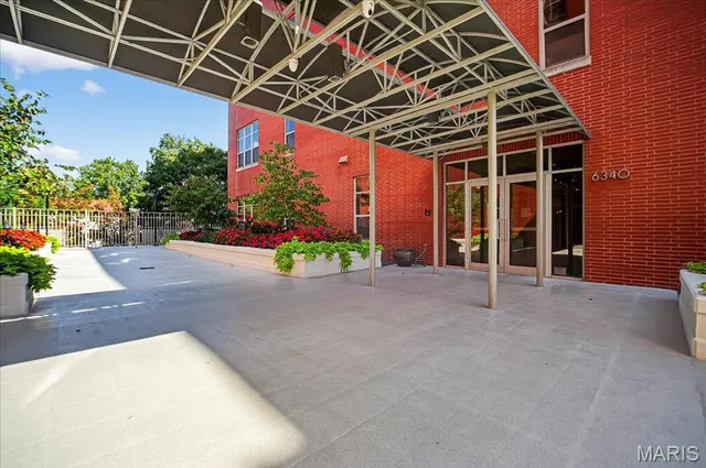 $675,000 | 6340 Clayton Road, Unit 302, Richmond Heights, MO 63117