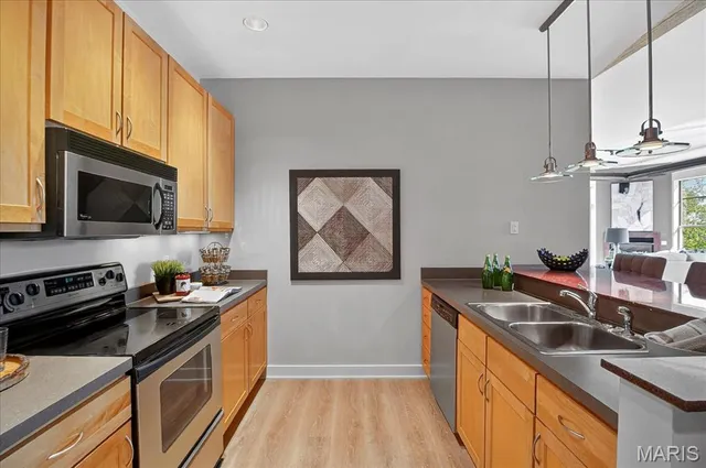 $659,900 | 6340 Clayton Road, Unit 302, Richmond Heights, MO 63117