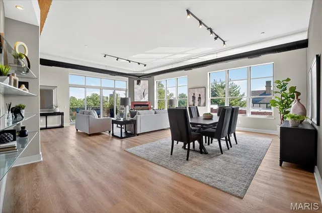 $659,900 | 6340 Clayton Road, Unit 302, Richmond Heights, MO 63117