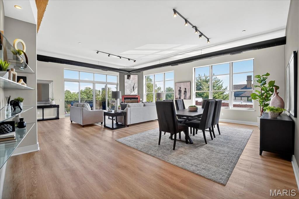 6340 Clayton Road, Unit 302 Richmond Heights, MO 63117 - Photo 2 of 44