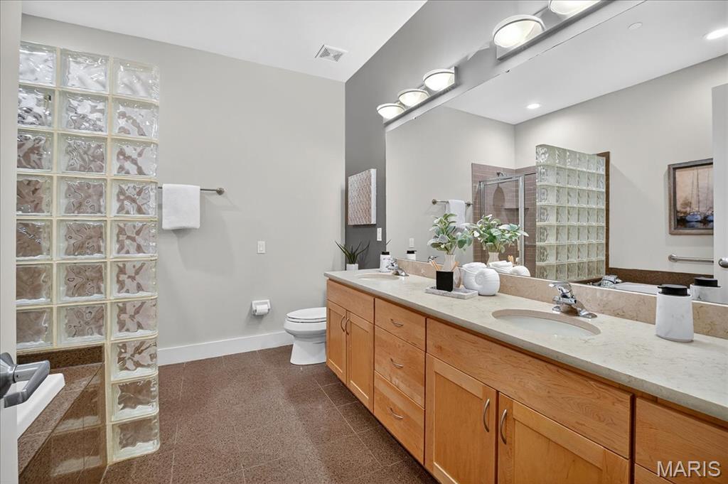 6340 Clayton Road, Unit 302 Richmond Heights, MO 63117 - Photo 23 of 44