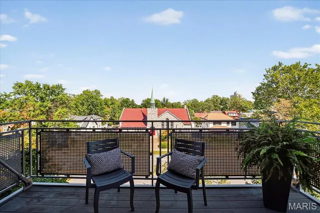 $659,900 | 6340 Clayton Road, Unit 302, Richmond Heights, MO 63117