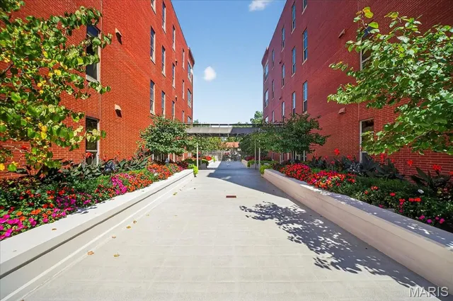 $659,900 | 6340 Clayton Road, Unit 302, Richmond Heights, MO 63117