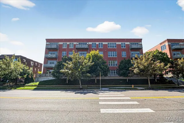 $659,900 | 6340 Clayton Road, Unit 302, Richmond Heights, MO 63117