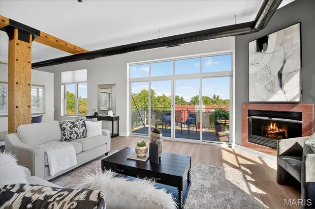 $659,900 | 6340 Clayton Road, Unit 302, Richmond Heights, MO 63117