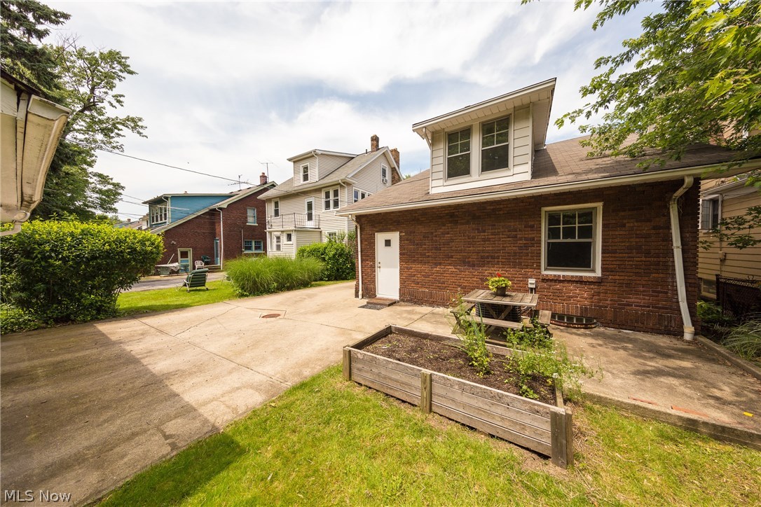 3022 Kensington Road Cleveland, OH 44118 - Photo 20 of 24