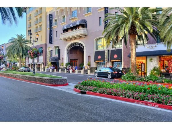 $4,000 | 333 Santana Row, Unit 208, San Jose, CA 95128