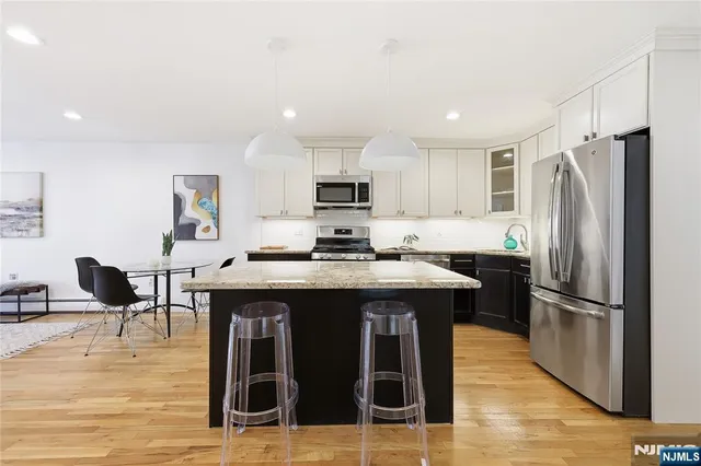 $999,000 | 325 5th Street, Unit 2, Jersey City, NJ 07302