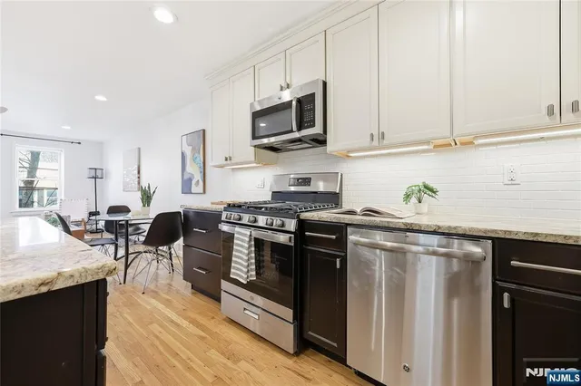 $999,000 | 325 5th Street, Unit 2, Jersey City, NJ 07302