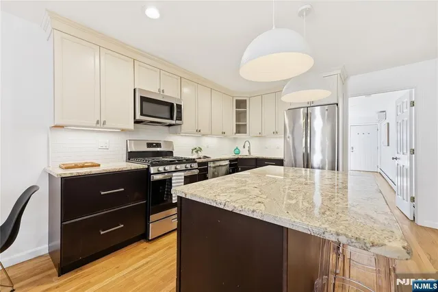 $999,000 | 325 5th Street, Unit 2, Jersey City, NJ 07302