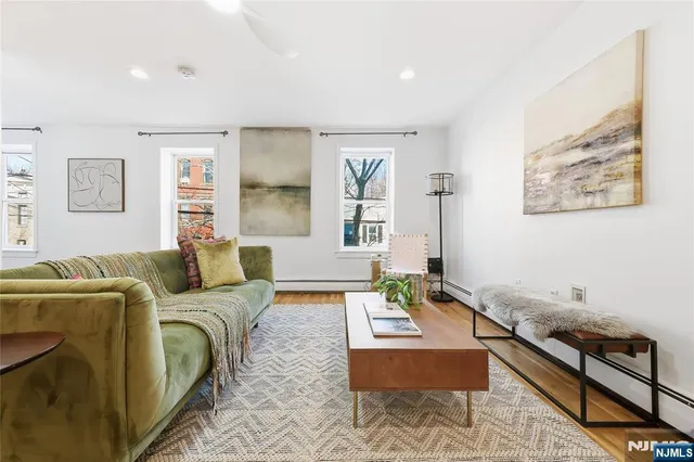 $999,000 | 325 5th Street, Unit 2, Jersey City, NJ 07302