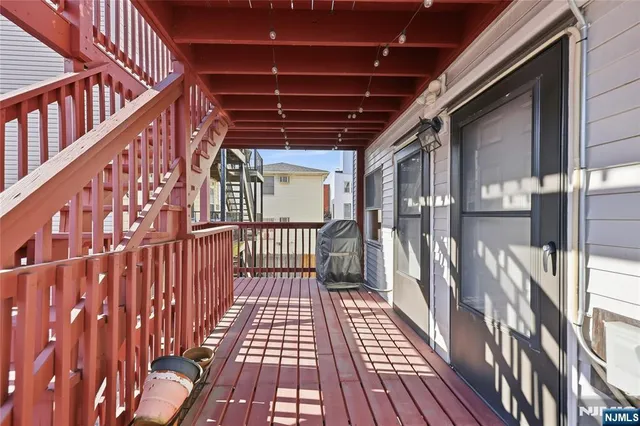 $999,000 | 325 5th Street, Unit 2, Jersey City, NJ 07302