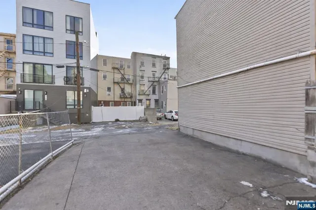 $999,000 | 325 5th Street, Unit 2, Jersey City, NJ 07302