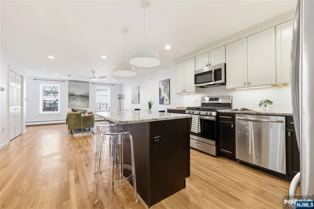 $999,000 | 325 5th Street, Unit 2, Jersey City, NJ 07302