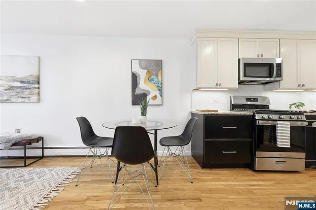 $999,000 | 325 5th Street, Unit 2, Jersey City, NJ 07302