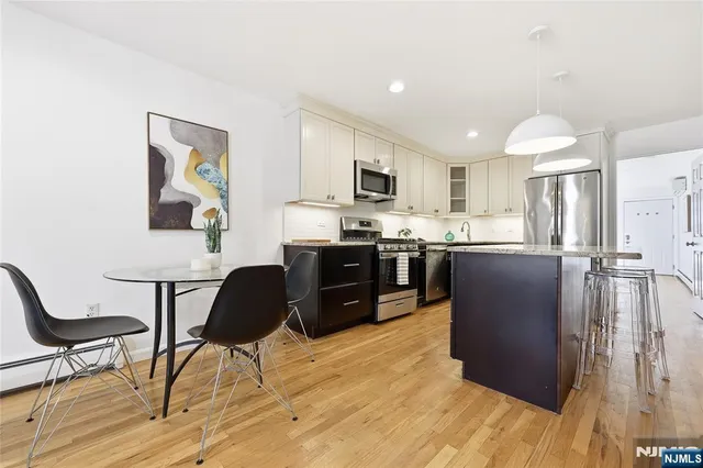 $999,000 | 325 5th Street, Unit 2, Jersey City, NJ 07302