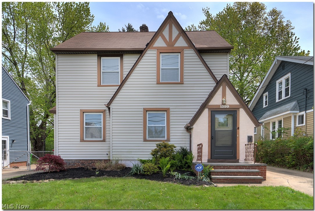 1399 Dill Road Cleveland, OH 44121 - Photo 2 of 35