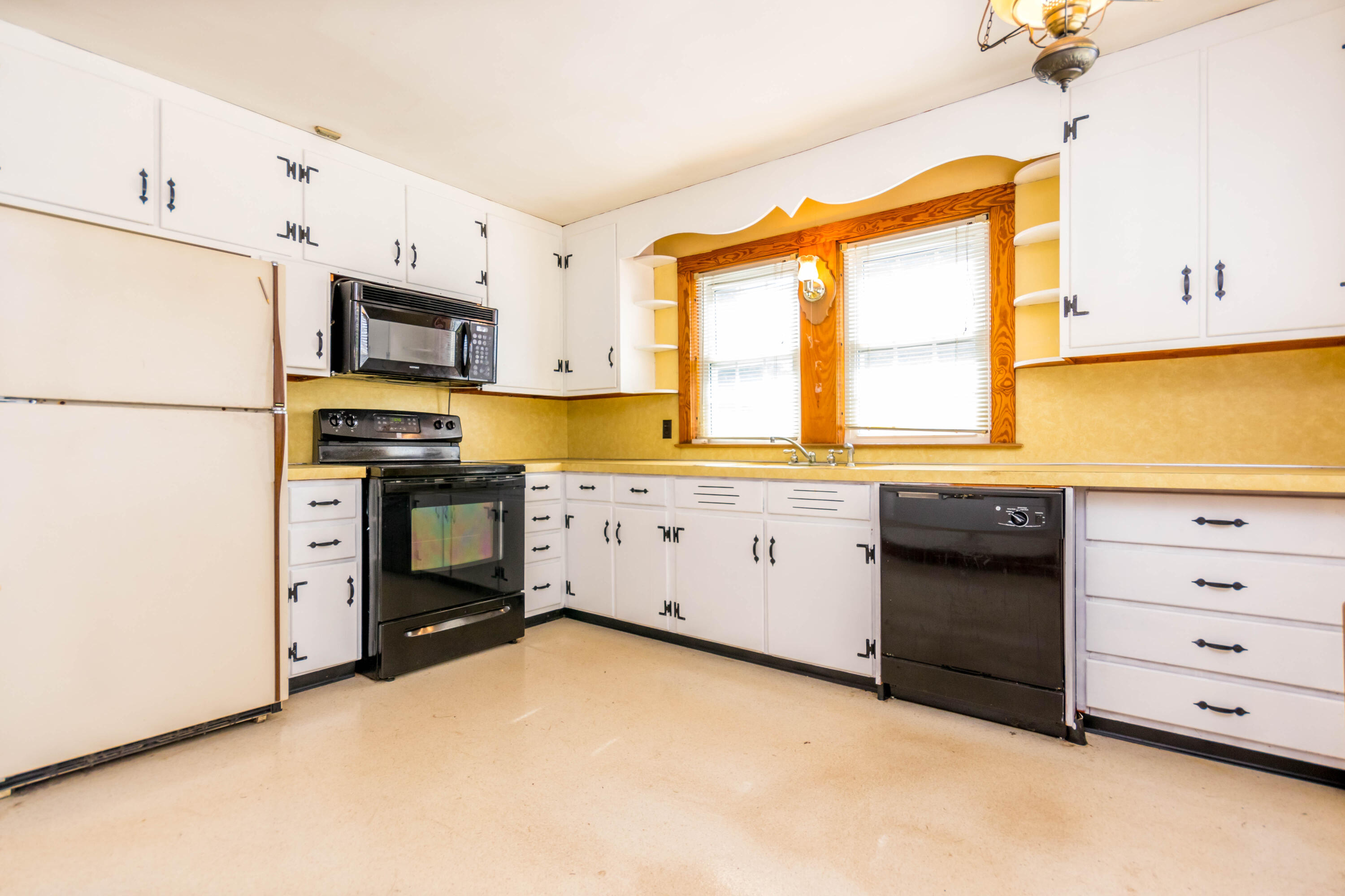 655 County Road Rochester, MA 02576 - Photo 7 of 26 a kitchen with stainless steel appliances a stove sink and microwave
