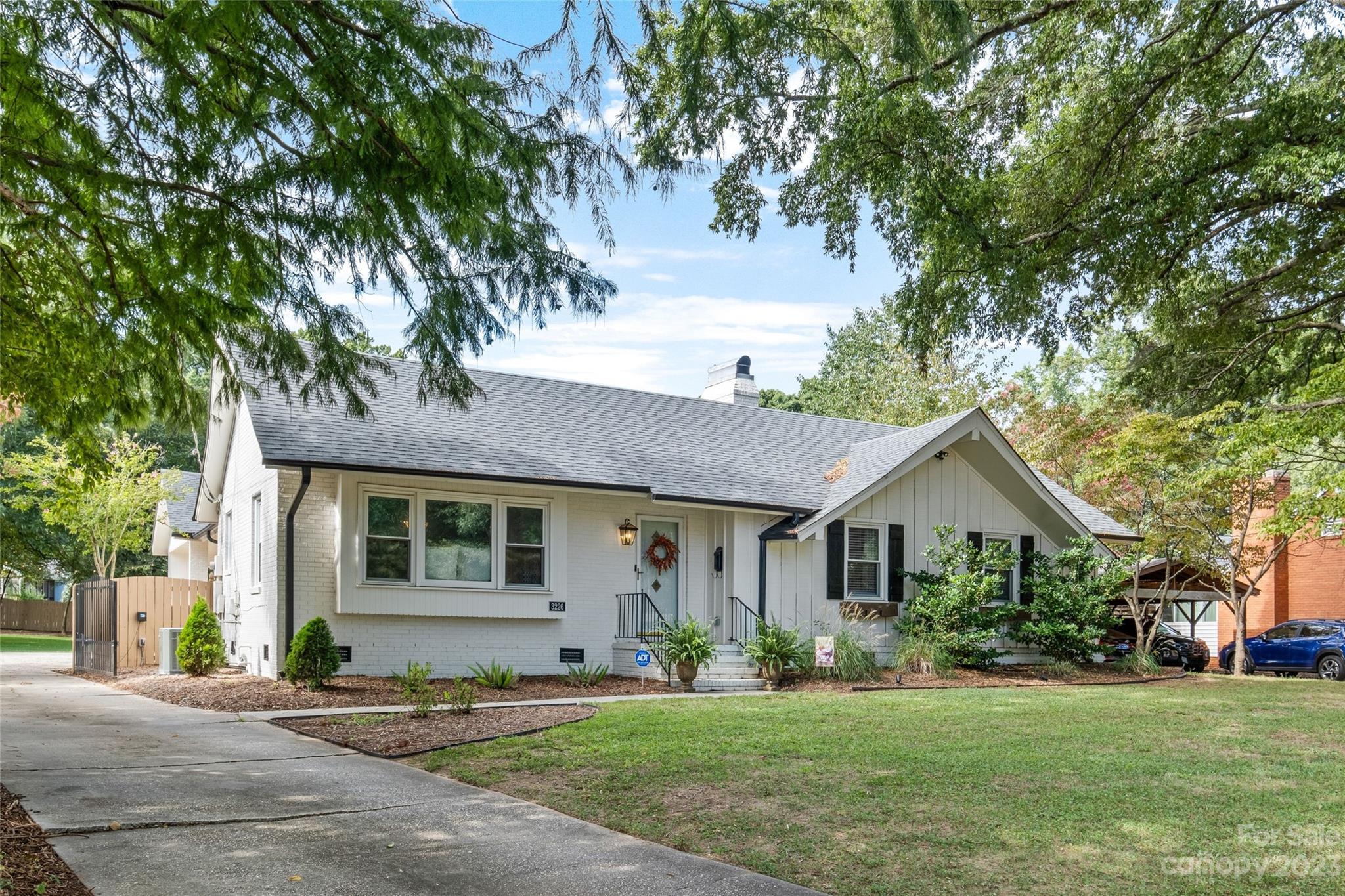 3226 Spring Valley Road Charlotte, NC 28210 - Photo 2 of 38