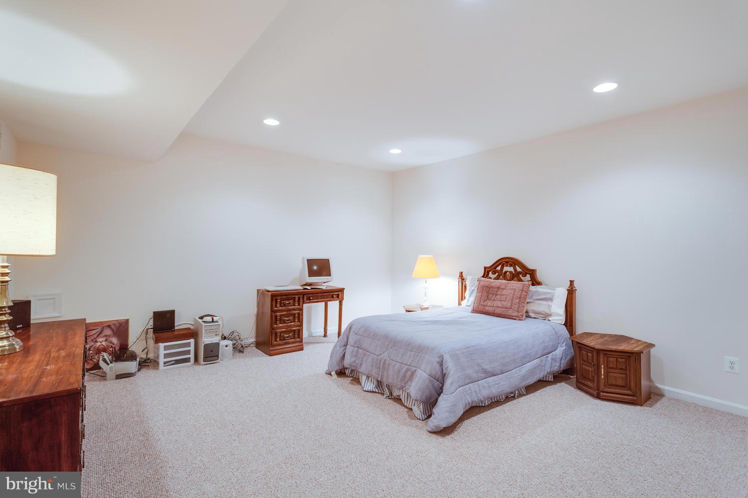 8720 Lords View Loop Gainesville, VA 20155 - Photo 20 of 30 Bedroom