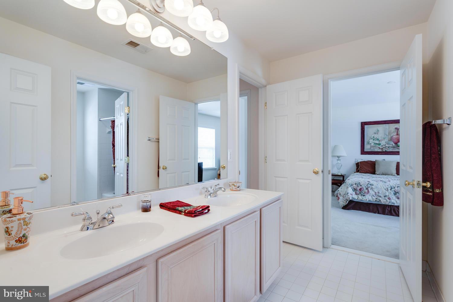 8720 Lords View Loop Gainesville, VA 20155 - Photo 22 of 30 Bath