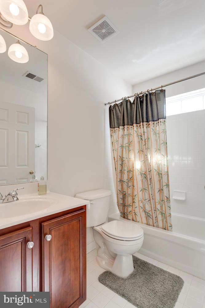8720 Lords View Loop Gainesville, VA 20155 - Photo 25 of 30 Bath