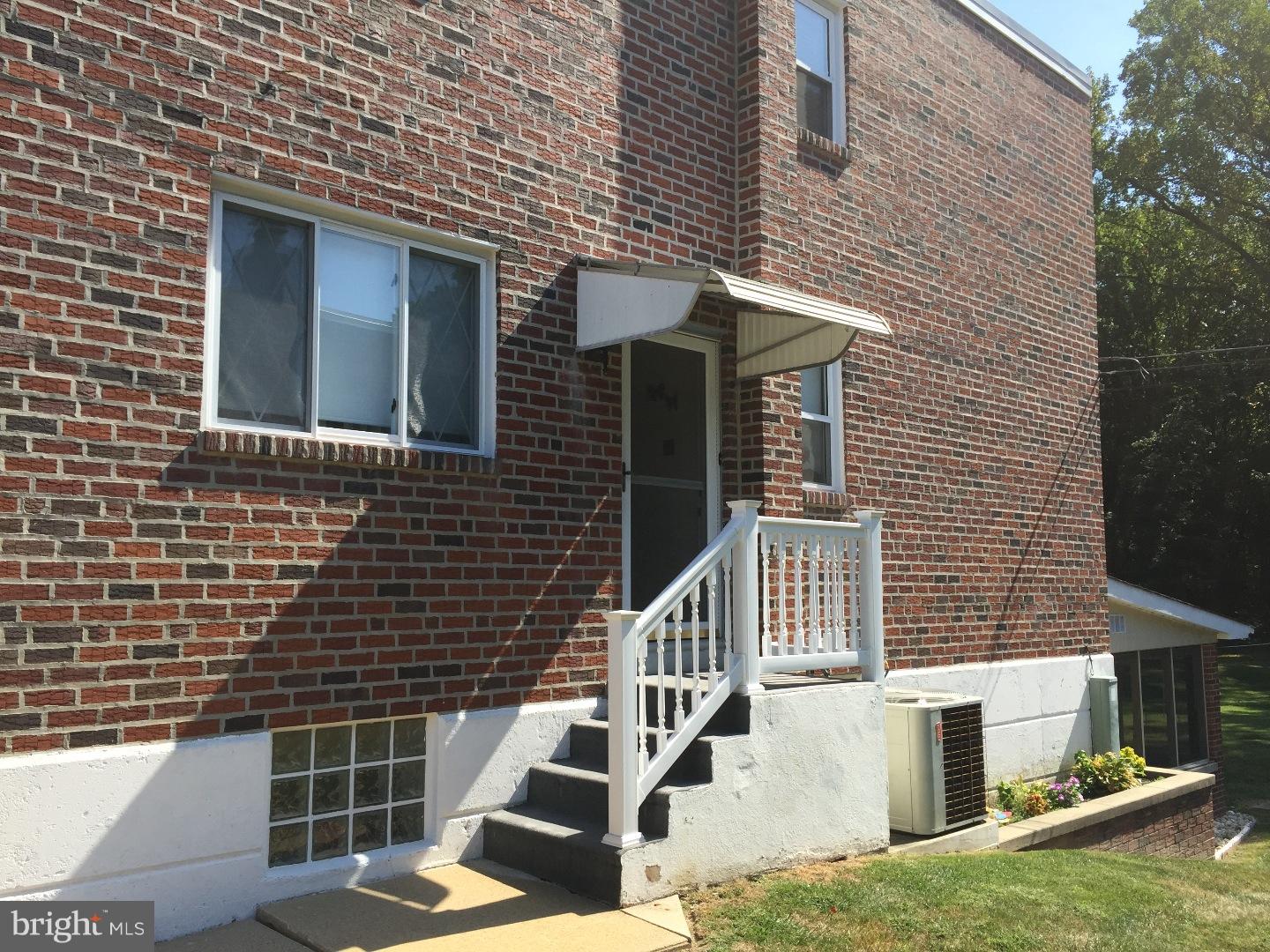 11869 Sewell Road Philadelphia, PA 19116 - Photo 3 of 18 Exterior Side
