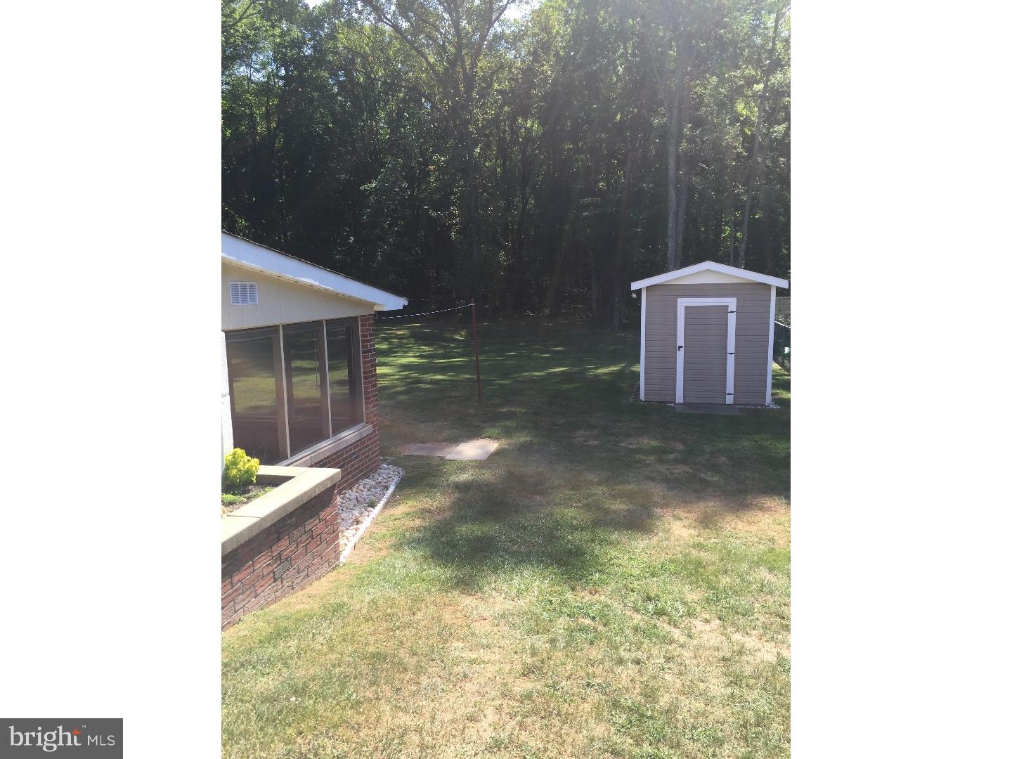 11869 Sewell Road Philadelphia, PA 19116 - Photo 4 of 18 Back Yard