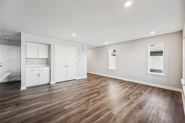 $2,800 | 8736 Southwest Brickell Drive, Blue Springs, MO 64064