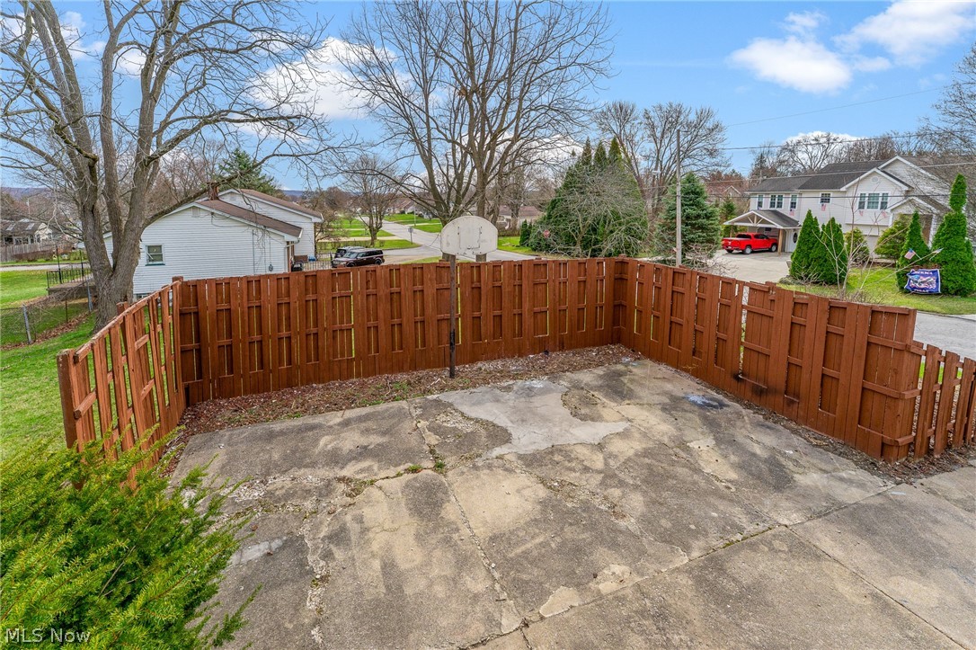 563 Geneva Avenue Struthers, OH 44471 - Photo 27 of 31 View of patio with a residential view