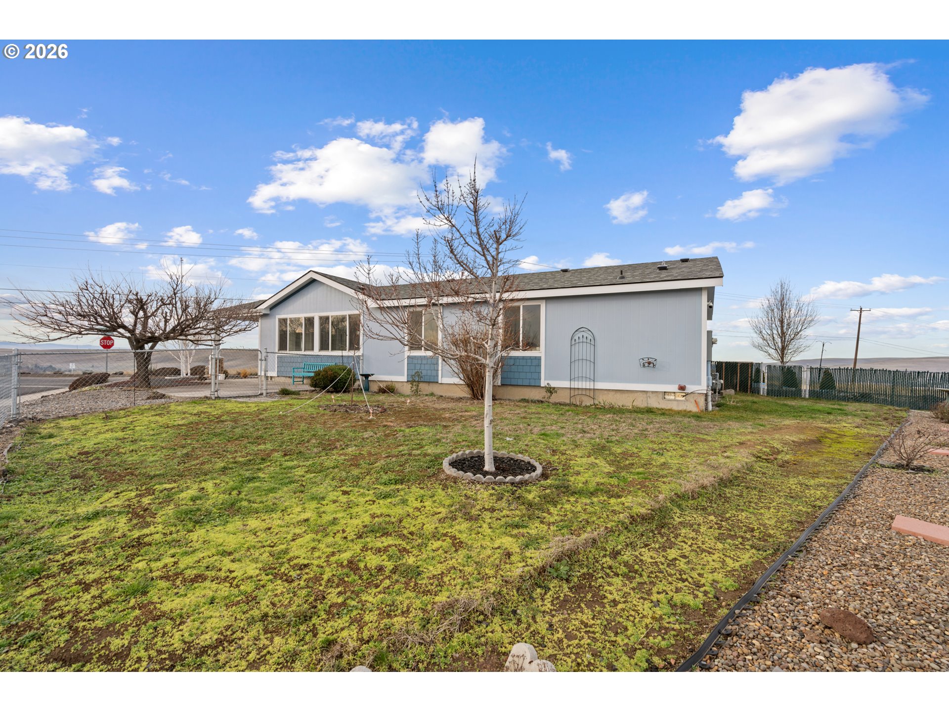 3127 Southwest River View Drive Pendleton, OR 97801 - Photo 25 of 33 a swimming pool with yard and outdoor seating