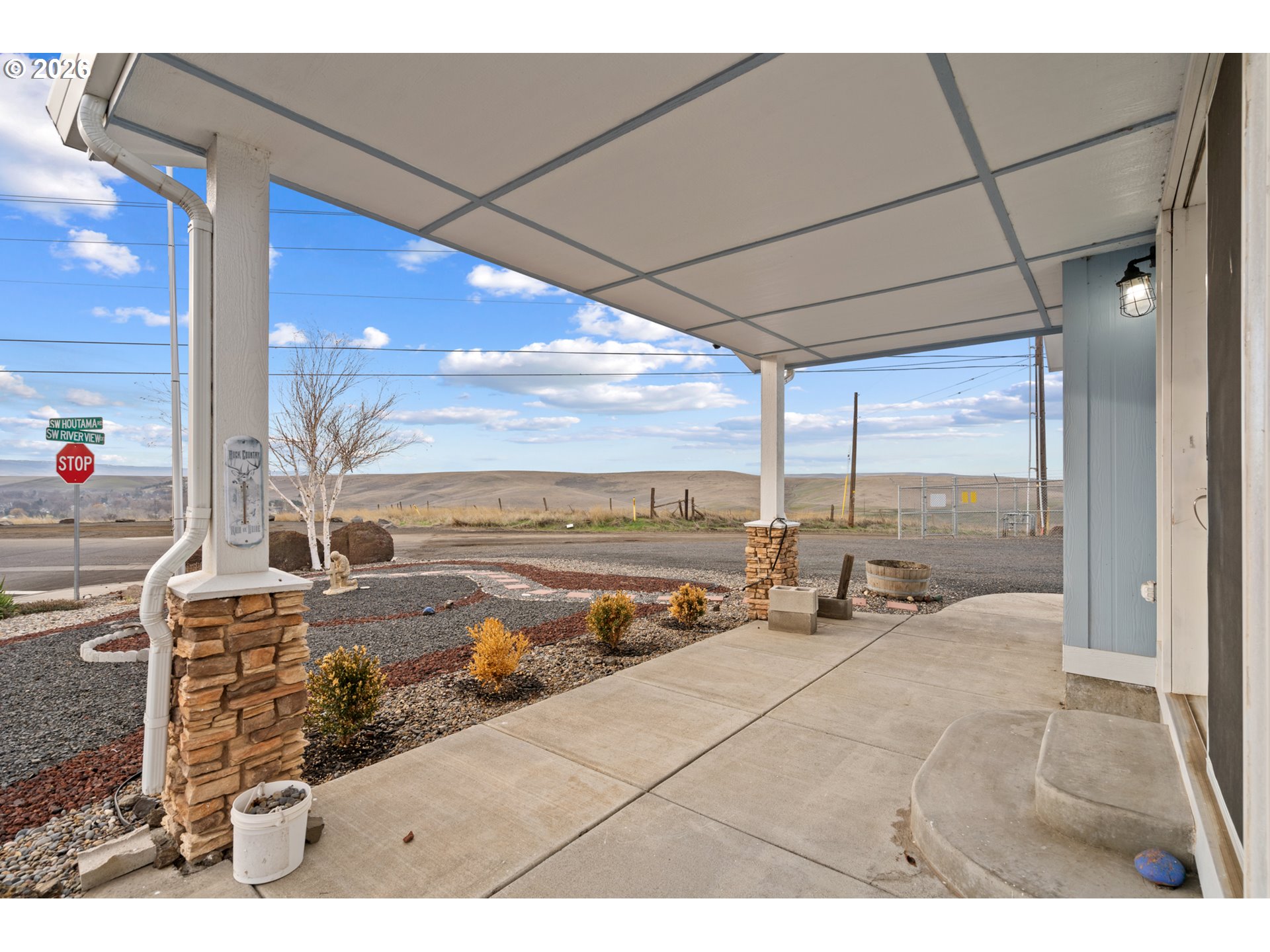 3127 Southwest River View Drive Pendleton, OR 97801 - Photo 5 of 33 a living room with patio furniture and a floor to ceiling window