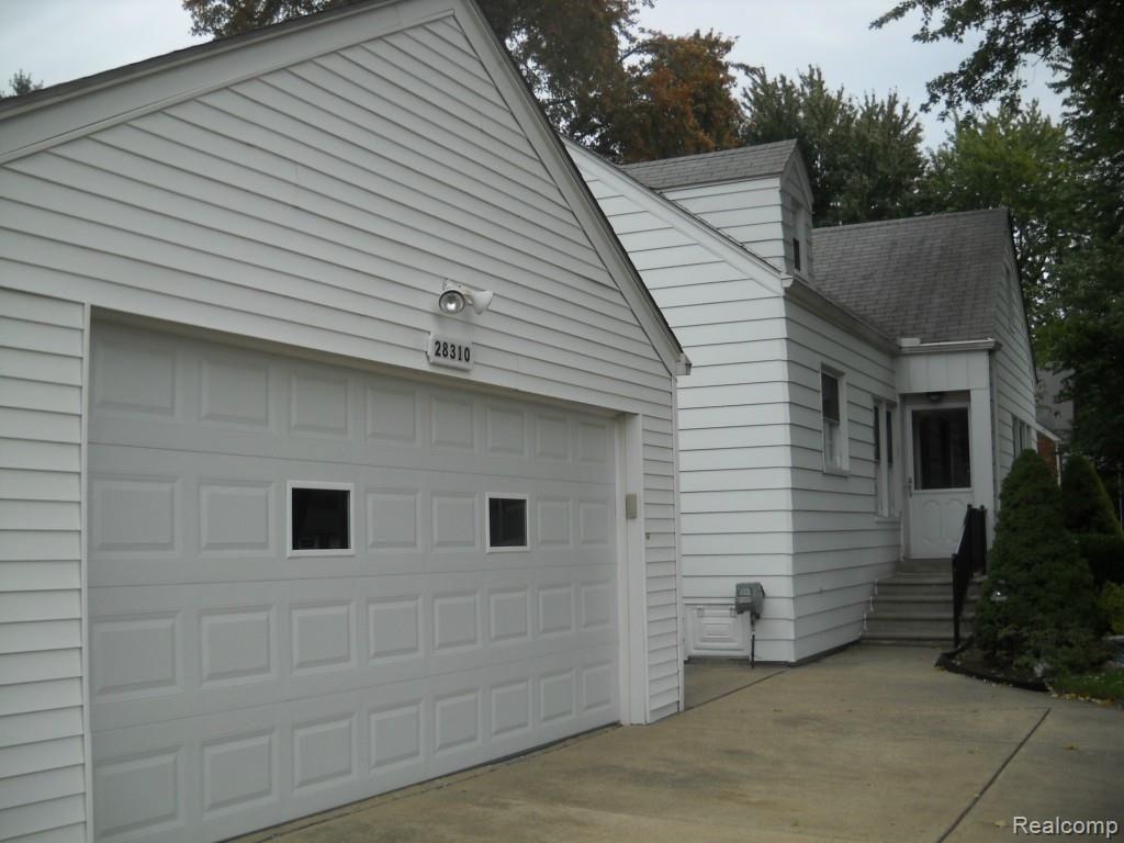 28310 Five Mile Road Livonia, MI 48154 - Photo 3 of 28 DSCN2214.jpg